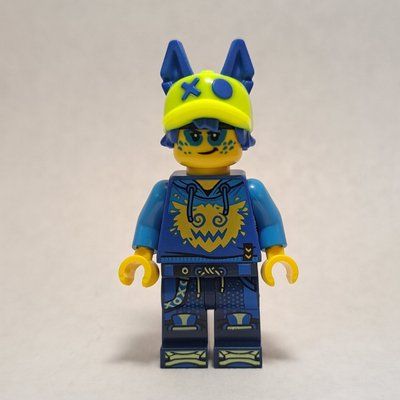 Minifigura Logan, Vibrant Yellow Cap with Cat Ears del set 71500