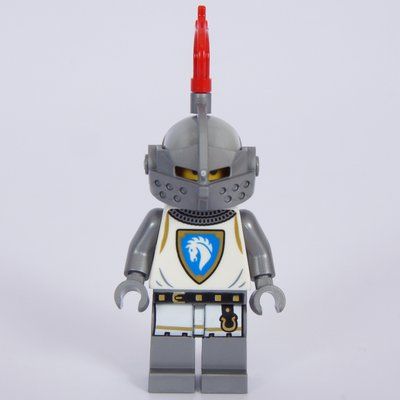 Minifigura Knight, Female, White Tunic, Helmet with Red Plume del set 31168