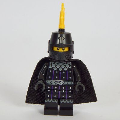 Minifigura Black Knight, Black Cape, Helmet with Yellow Plume del set 31168