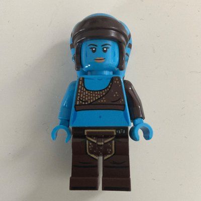 Minifiguur Aayla Secura, Dark Azure uit set 75435
