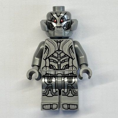 Minifigurka Ultron z zestawu 76325