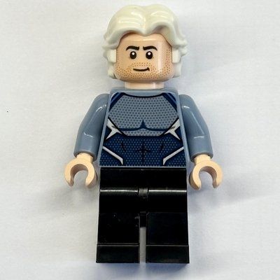 Minifigurka Quicksilver, Sand Blue Torso z zestawu 76325