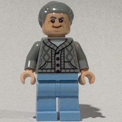 Figurine Aunt May, Light Bluish Gray Sweater, Bright Light Blue Legs du set 76321