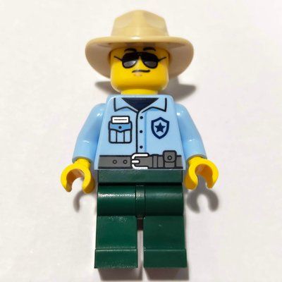 Figurine Ranger, Bright Light Blue Torso, Dark Green Legs, Fedora, Sunglasses du set 910058