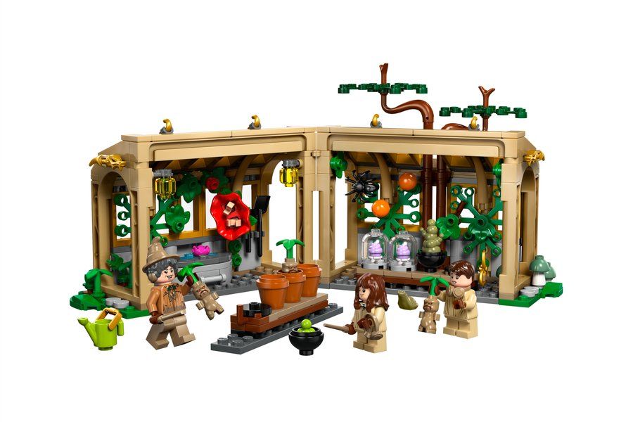 LEGO 76445 Hogwarts Castle: Herbology Class