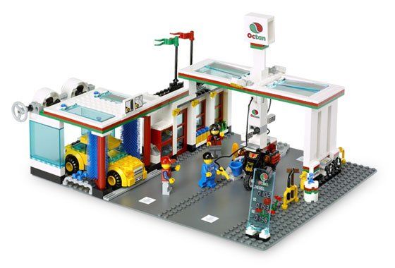 LEGO 7993 Service Station